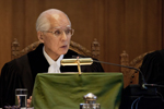 Le président de la Cour internationale de Justice, S. Exc. M. le juge Hisashi Owada, donne lecture de l'arrêt de la Cour sur la requête à fin d'intervention du Honduras en l'affaire du Différend territorial et maritime (Nicaragua c. Colombie), le 4 mai 2011.