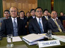 Membres de la délégation du Cambodge à l'ouverture des audiences publiques de la Cour internationale de Justice en l'affaire relative à la Demande en interprétation de l'arrêt du 15 juin 1962 en l'affaire du Temple de Préah Vihéar (Cambodge c. Thaïlande) (Cambodge c. Thaïlande), le 30 mai 2011.
