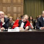 Membres de la délégation du Pérou lors de la lecture de l'arrêt de la Cour en l'affaire du Différend maritime (Pérou c. Chili)