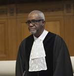 Trois nouveaux membres de la Cour internationale de Justice (CIJ) prêtent serment le 6 février 2015 - Séance publique - S. Exc. M. Patrick Lipton Robinson (Jamaïque)