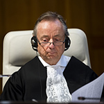 Le greffier de la Cour, S.Exc. M. Philippe Couvreur, à l’ouverture des audiences