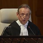 Le greffier de la Cour, S. Exc. M. Philippe Couvreur, le 6 juin 2018 (lecture de l’arrêt de la Cour)