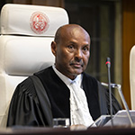 Le président de la Cour, S.Exc. M. Abdulqawi Ahmed Yusuf, le 3 octobre 2018 (lecture de l’ordonnance de la Cour)