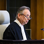 Le greffier de la Cour, S. Exc. M. Philippe Couvreur,  à l’ouverture des audiences