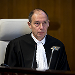 Le greffier de la Cour, S. Exc. M. Philippe Gautier, à l’ouverture des audiences