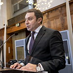 L’agent de l’Azerbaïdjan, S. Exc. M. Elnur Mammadov, vice-ministre des affaires étrangères de la République d’Azerbaïdjan, à l’ouverture des audiences