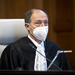 Le greffier de la Cour, S. Exc. M. Philippe Gautier, à l’ouverture des audiences