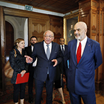 Visite de S. Exc. M. Edi Rama, premier ministre de la République d’Albanie, à la Cour internationale de Justice