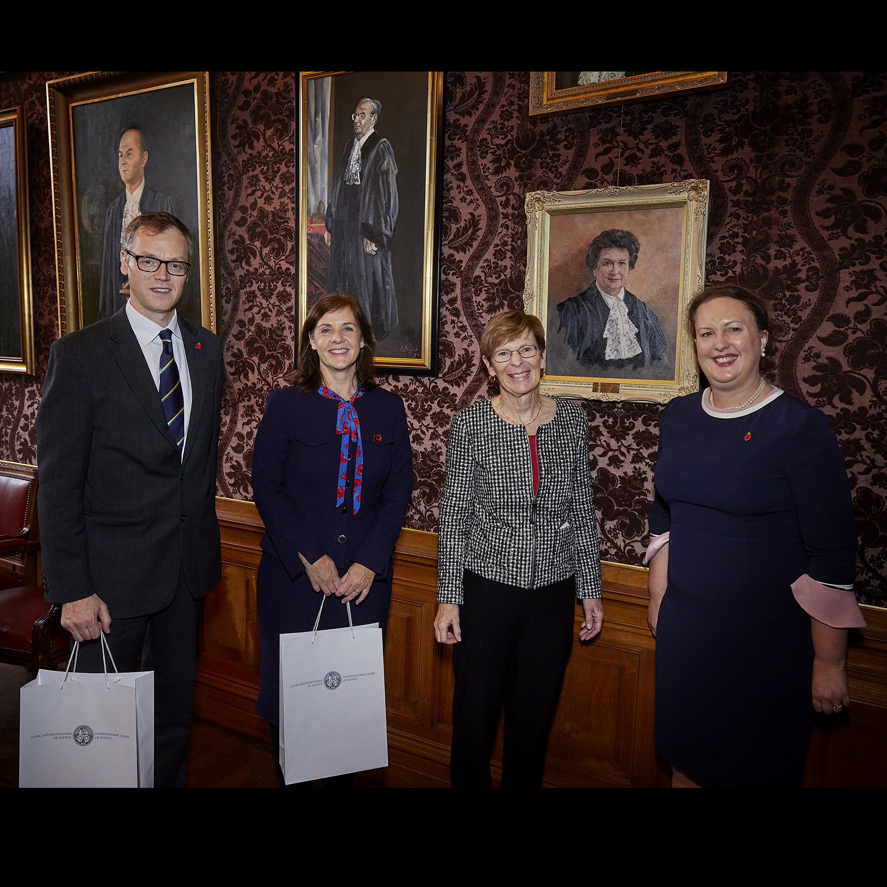 Exchange of gifts between H.E. Ms Victoria Prentis, Attorney General for England and Wales and Advocate General for Northern Ireland, and H.E. Judge Joan E. Donoghue, President of the Court  