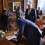 H.E. Mr. Rodrigo Chaves Robles, President of the Republic of Costa Rica, signs the Visitors’ Book of the Court 
