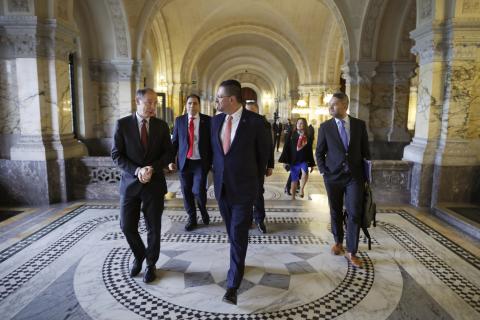 H.E. Mr. Philippe Gautier, Registrar of the International Court of Justice, welcomes H.E. Mr. Rodrigo Chaves Robles, President of the Republic of Costa Rica, and his retinue, in the entrance hall of the Peace Palace, seat of the Court