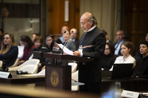 S. Exc. M. Roberto Calzadilla Sarmiento, ambassadeur de l’État plurinational de Bolivie auprès du Royaume des Pays-Bas (Bolivie) Photographie: UN Photo/ICJ-CIJ/Frank van Beek. Avec l'aimable autorisation de la CIJ. Tous droits réservés.