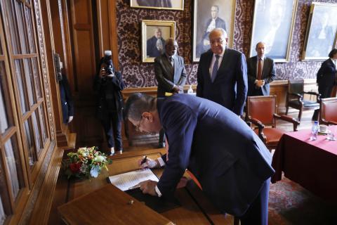 H.E. Mr. Rodrigo Chaves Robles, President of the Republic of Costa Rica, signs the Visitors’ Book of the Court 